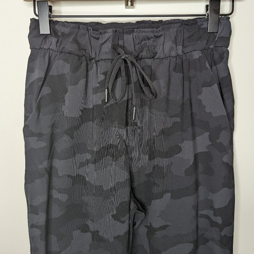 Lululemon Keep Moving Pant 7/8 High- RiseIncognito Camo Multi Grey | Size 4 - Picture 7 of 11